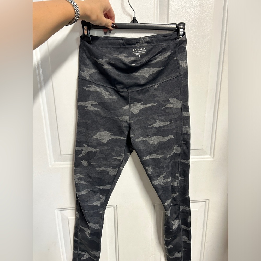 Athleta Ultimate camo 7/8 tight